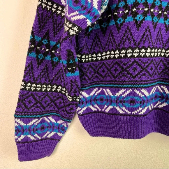 Vintage Sweater Geometric Print V Neck Size Medium Studio HQ Purple Blue White - Picture 8 of 10